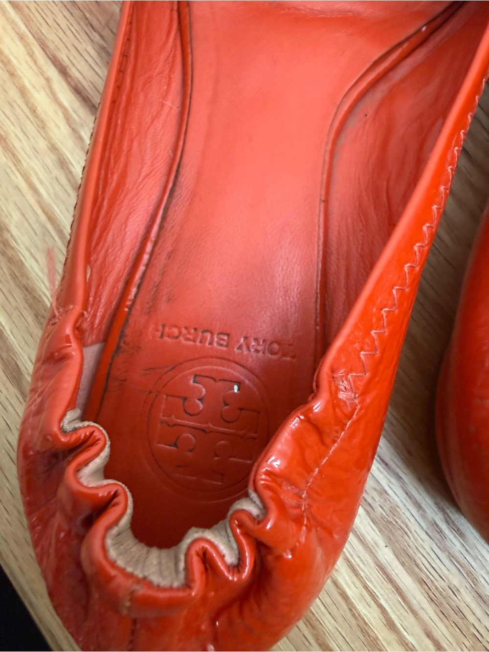 Tory Burch Red Orange Reva Patent Leather Ballet Flats, Size 7 - Picture 5 of 7